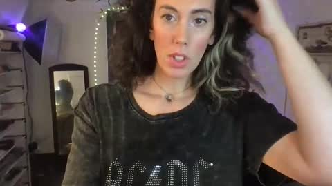 Bonnie online show from 01-14-25, 08:26