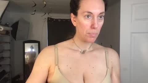 Bonnie online show from 01-23-25, 02:07