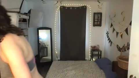 Bonnie online show from 02-18-25, 08:14