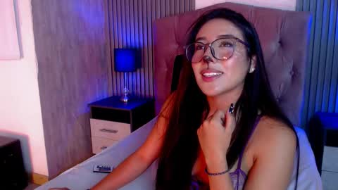 Snapshot of bonnali_lune chatting on 10-15-25, 11:38 bonnali_lune online show from 10-15-25, 11:38