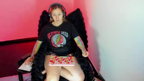 Bonnie Help me reach 500 likes online show from 01-16-26, 05:28