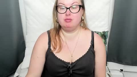 Snapshot of bonnieshining chatting on 10-29-25, 05:31 Bonnie online show from 10-29-25, 05:31