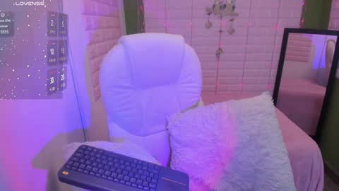 Snapshot of bonnieshyy chatting on 02-05-25, 07:53 Bonnie  online show from 02-05-25, 07:53