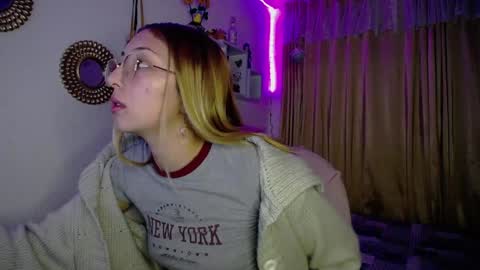 Soffy Brooks Independent model online show from 12-10-24, 07:58