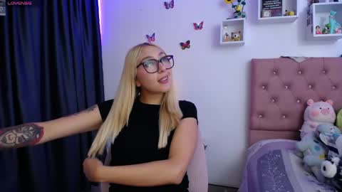 Snapshot of bonny_clyde_xx_ chatting on 05-08-26, 03:56 Soffy Brooks Independent model online show from 05-08-26, 03:56