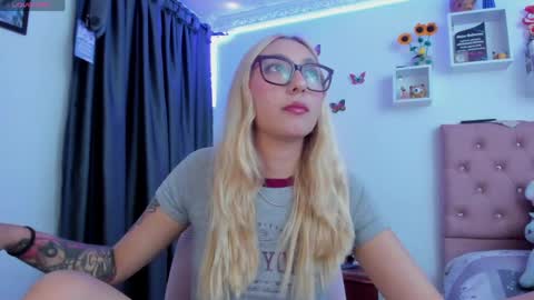 Snapshot of bonny_clyde_xx_ chatting on 05-19-26, 03:46 Soffy Brooks Independent model online show from 05-19-26, 03:46