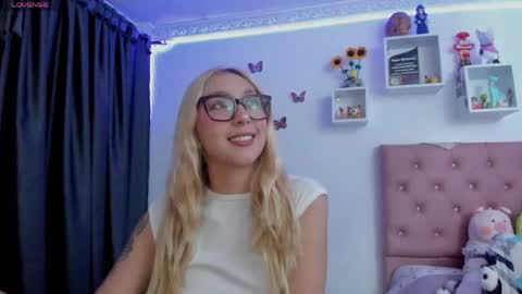 Snapshot of bonny_clyde_xx_ chatting on 05-28-26, 04:10 Soffy Brooks Independent model online show from 05-28-26, 04:10