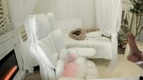 Miley online show from 02-26-25, 02:26