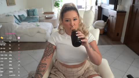 Miley online show from 10-10-25, 11:37