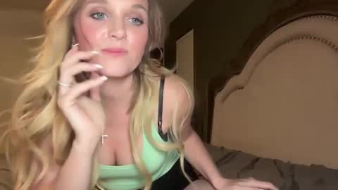 booksnlooksgirl online show from 12-17-24, 03:06