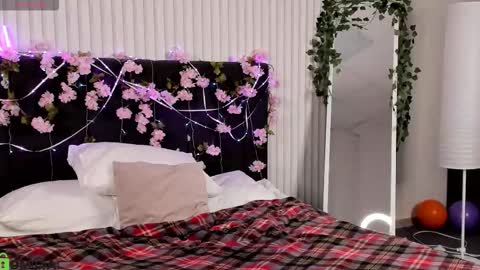 Milena online show from 11-12-25, 03:18