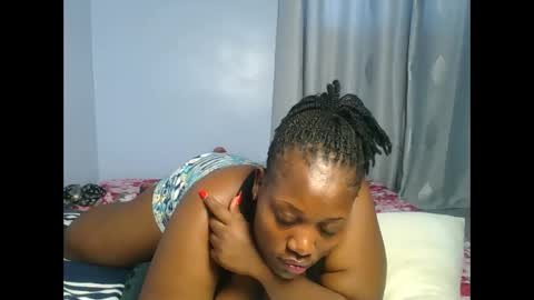 Snapshot of booty_panther chatting on 11-10-25, 08:35 sandrah online show from 11-10-25, 08:35