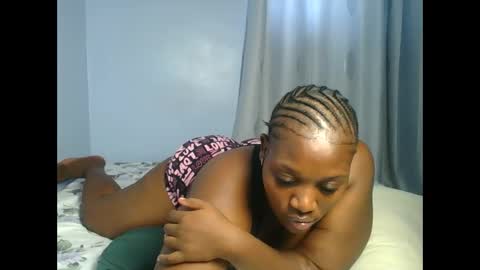 Snapshot of booty_panther chatting on 12-05-25, 08:01 sandrah online show from 12-05-25, 08:01