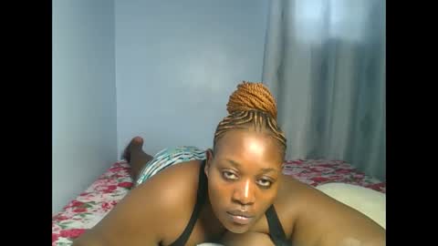 Snapshot of booty_panther chatting on 12-17-25, 05:24 sandrah online show from 12-17-25, 05:24