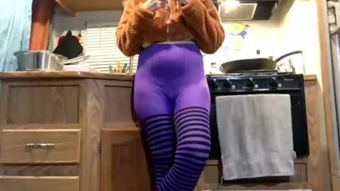 Snapshot of bootyinpantyhose chatting on 10-26-25, 04:40 GinaBooty online show from 10-26-25, 04:40