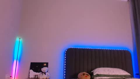Snapshot of bootylecious_ chatting on 03-08-26, 01:58 Mona online show from 03-08-26, 01:58