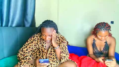 Snapshot of bootylicious_1_ chatting on 10-12-25, 09:25 vee online show from 10-12-25, 09:25