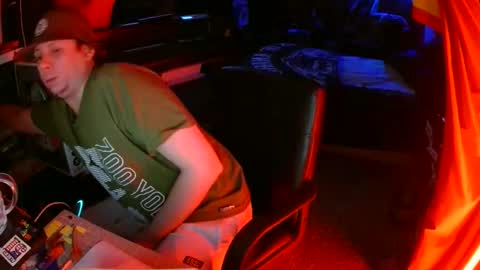 Snapshot of bowerboi1217 chatting on 11-22-25, 04:00 Bowerboi1217 online show from 11-22-25, 04:00