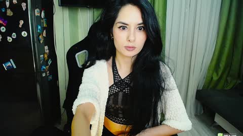 Snapshot of boxinghelen chatting on 02-02-25, 05:04 Helen  online show from 02-02-25, 05:04