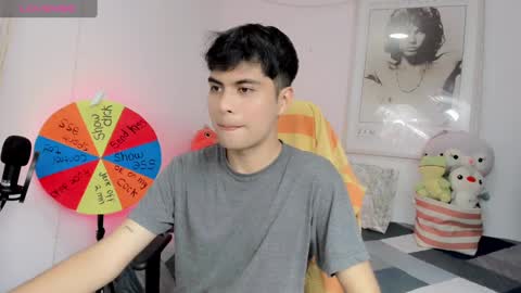 Snapshot of boy_andy__ chatting on 01-02-25, 06:56 Aaron online show from 01-02-25, 06:56