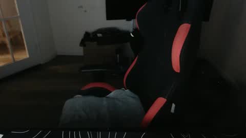 boy_t0y89 online show from 12-23-25, 07:39