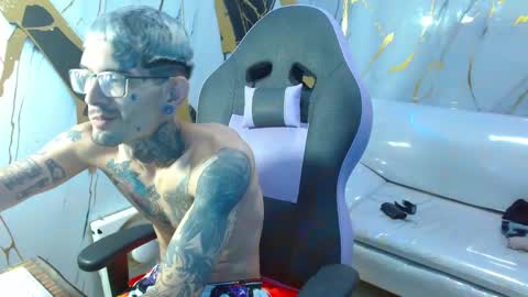 boy_tatto77 online show from 02-11-26, 06:46