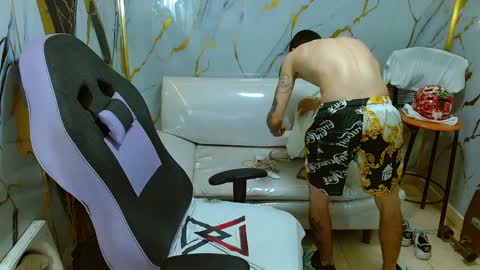 boy_tatto77 online show from 04-08-26, 11:54