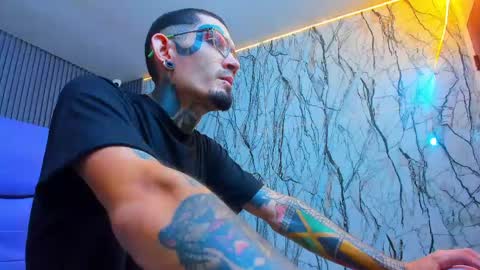 boy_tatto77 online show from 04-23-26, 12:04