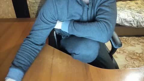 Snapshot of boyapollon chatting on 10-27-25, 07:29 BoyApollon online show from 10-27-25, 07:29