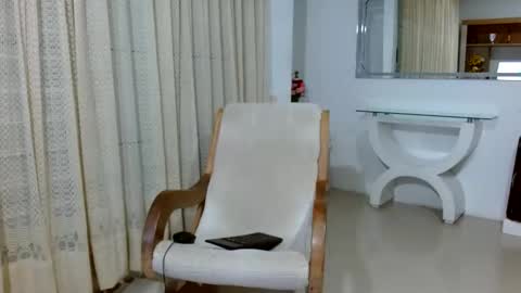 Snapshot of boyhot_sw chatting on 10-21-25, 04:13 boyhot_sw online show from 10-21-25, 04:13