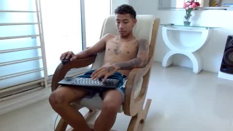 Snapshot of boyhot_sw chatting on 10-25-25, 08:25 boyhot_sw online show from 10-25-25, 08:25