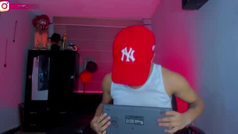 Snapshot of boylatin_777 chatting on 01-29-25, 03:33 miguel  online show from 01-29-25, 03:33
