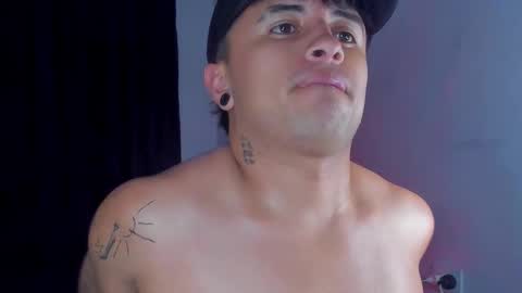 Snapshot of boylatin_777 chatting on 09-16-25, 07:53 miguel  online show from 09-16-25, 07:53