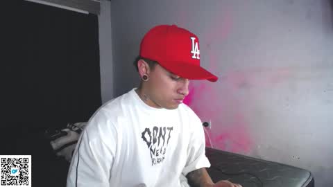 Snapshot of boylatin_777 chatting on 09-18-25, 06:26 miguel  online show from 09-18-25, 06:26