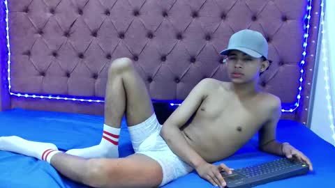 Snapshot of boys_hotparty chatting on 02-19-25, 02:44 ALEX - TAYLER -MIKE online show from 02-19-25, 02:44