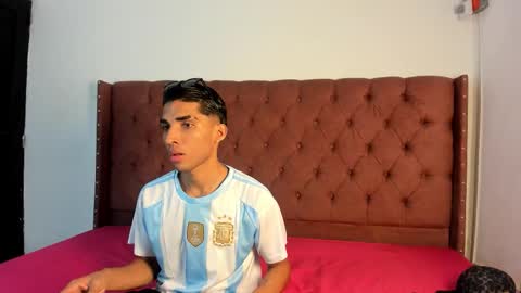 Snapshot of boys_hotparty chatting on 09-27-25, 01:05 ALEX - TAYLER -MIKE online show from 09-27-25, 01:05