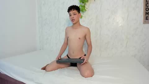 Snapshot of boys_hotparty chatting on 06-16-26, 07:05 ALEX - TAYLER -MIKE online show from 06-16-26, 07:05