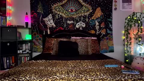 Snapshot of boysdroollx chatting on 12-16-24, 06:53 Puddin online show from 12-16-24, 06:53