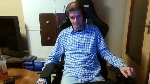 Snapshot of bponie1 chatting on 12-28-24, 02:11 bponie1 online show from 12-28-24, 02:11