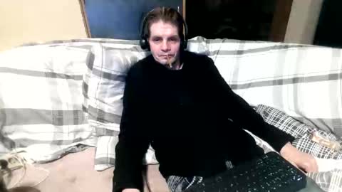 Snapshot of bponie1 chatting on 11-15-25, 03:59 bponie1 online show from 11-15-25, 03:59