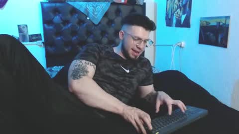 Snapshot of brad_hot_boy chatting on 11-25-25, 06:19 brad hot boy online show from 11-25-25, 06:19