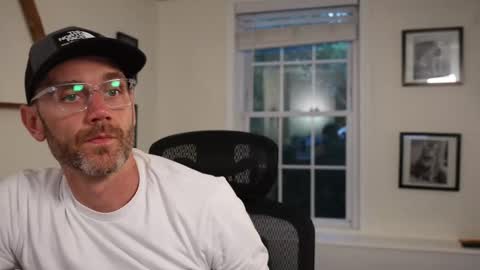 Snapshot of bradbronton chatting on 09-16-25, 10:44 BradBronton online show from 09-16-25, 10:44