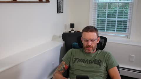 Snapshot of bradbronton chatting on 09-23-25, 08:12 BradBronton online show from 09-23-25, 08:12