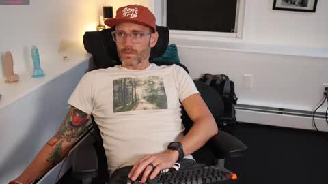 Snapshot of bradbronton chatting on 09-30-25, 10:48 BradBronton online show from 09-30-25, 10:48