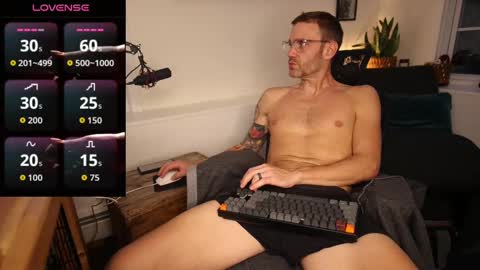 Snapshot of bradbronton chatting on 11-11-25, 09:26 BradBronton online show from 11-11-25, 09:26