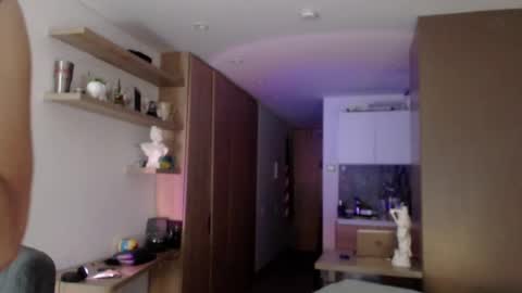 Snapshot of bradley_muscle chatting on 09-18-25, 11:18 Bradley online show from 09-18-25, 11:18