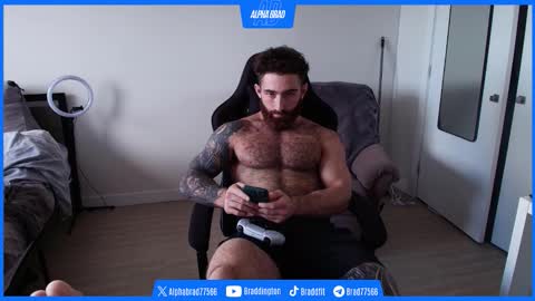 Snapshot of bradtrainn chatting on 03-25-26, 04:02 bradtrainn online show from 03-25-26, 04:02