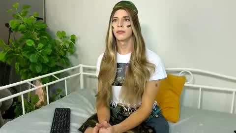 Snapshot of branda_kelly chatting on 11-13-25, 01:32 Branda online show from 11-13-25, 01:32