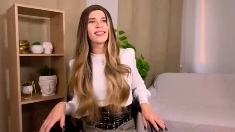 Snapshot of branda_kelly chatting on 11-18-25, 01:15 Branda online show from 11-18-25, 01:15