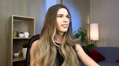 Snapshot of branda_kelly chatting on 11-30-25, 07:40 Branda online show from 11-30-25, 07:40